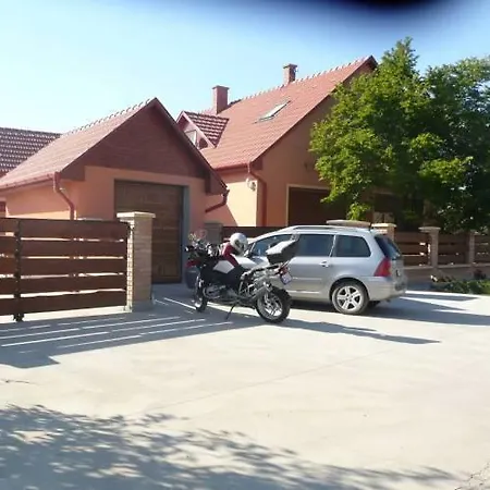 Szilvia Vendeghaz Affittacamere *